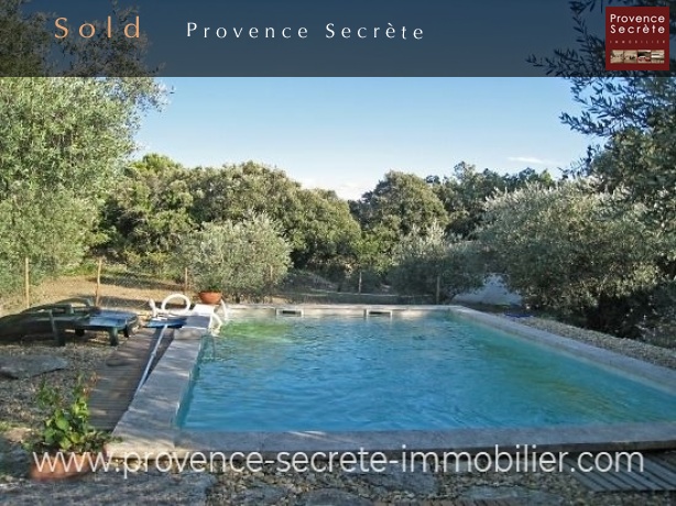 Luberon villa for sale with pool and view on Cabrières d'Avignon